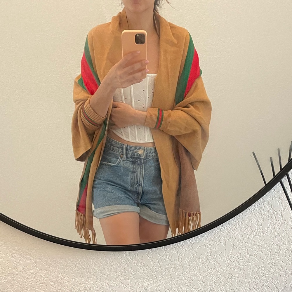 Chic wrap with Gucci colors